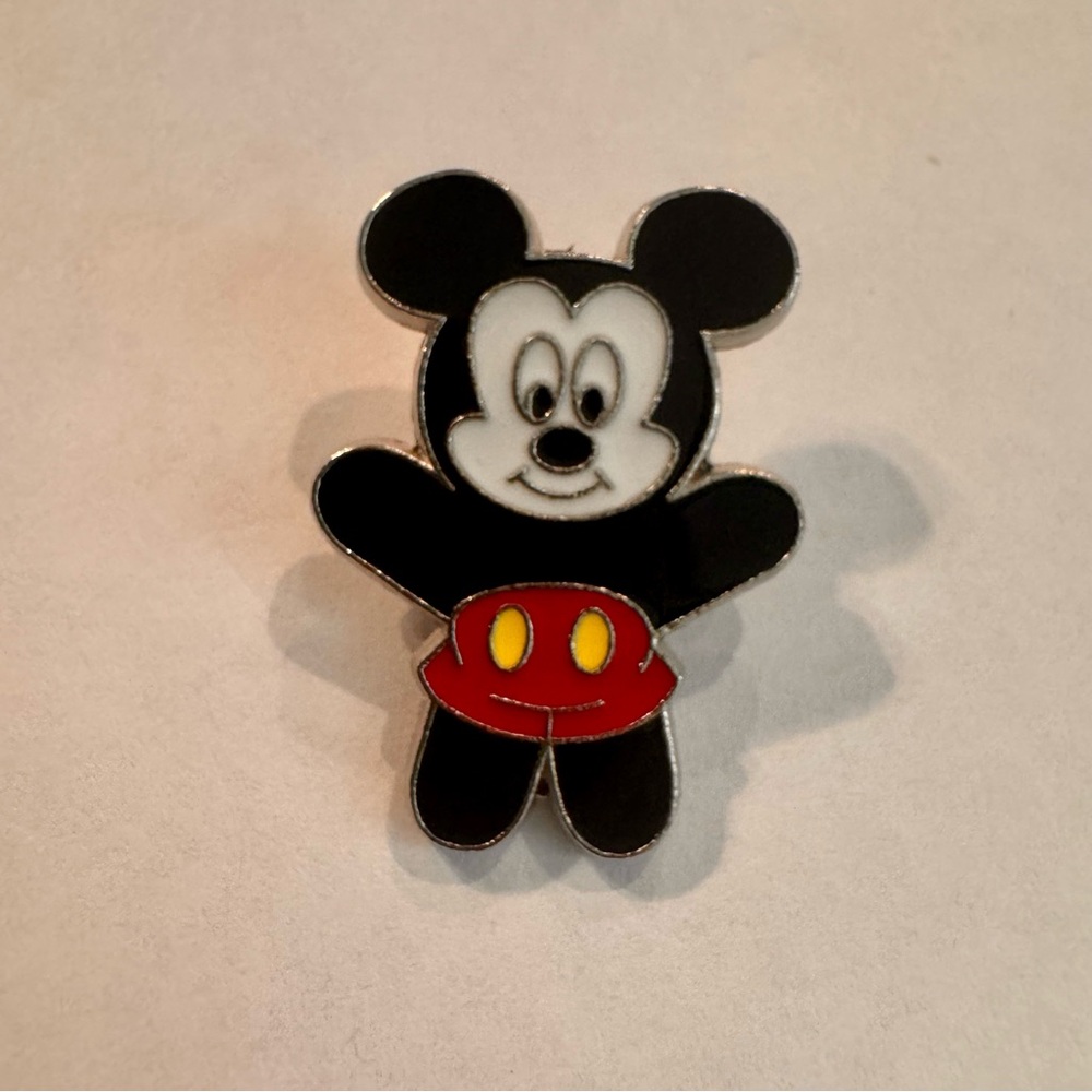 Disney Pin - 2009 Mickey Mouse Character Pop Art